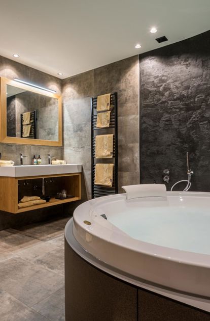 Bagno con doccia e vasca - Garden Chalet Suite De Luxe