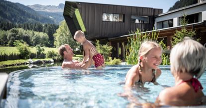 Family Chalet with pool
